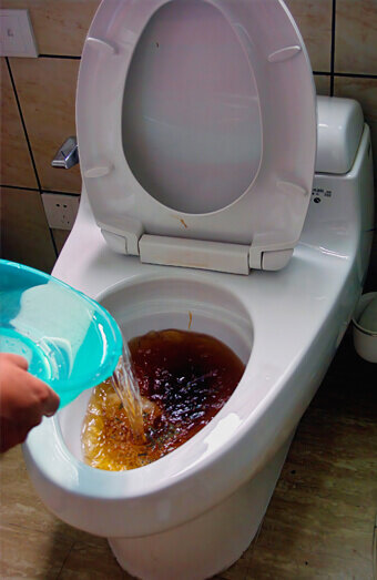 https://blockeddrainsmaddington.com.au/uploads/2025/07/blocked-toilet-93159.jpg